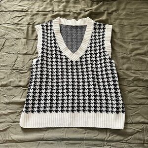 Oversized Houndstooth Sweater Vest / Size Large